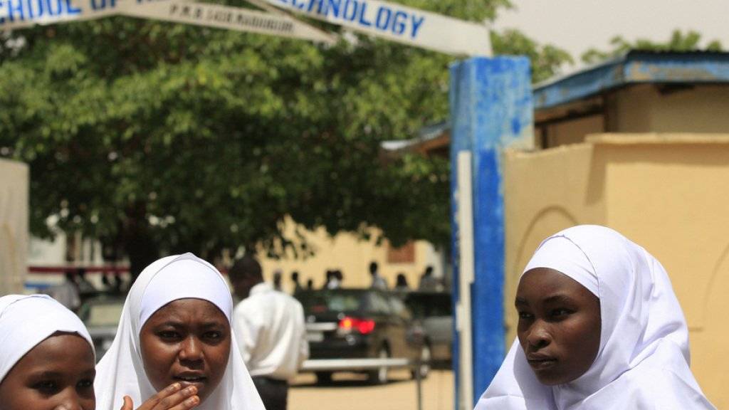 Schülerinnen vor einer Schule in Maiduguri, Nigeria. (Symbolbild)