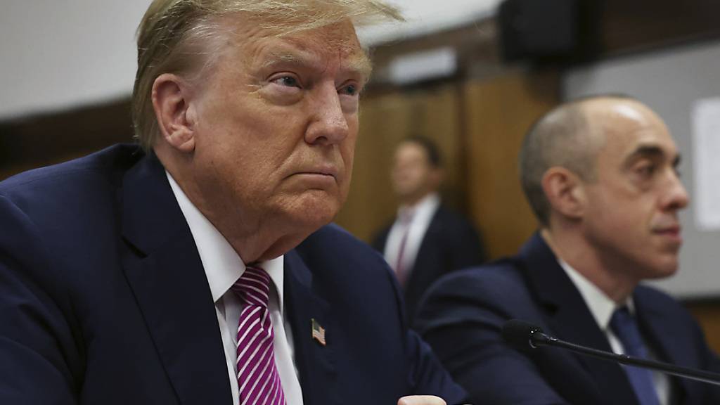 Der ehemalige US-Präsident Donald Trump  erscheint vor dem Strafgericht in Manhattan. Foto: Spencer Platt/POOL Getty Images/AP/dpa