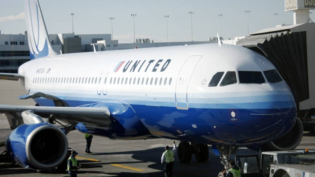 Weil eine Passagierin in der Board-Toilette eingesperrt war, musste eine Maschine der Gesellschaft United Airlines ungeplant in Denver zwischenlanden. (Symbolbild)