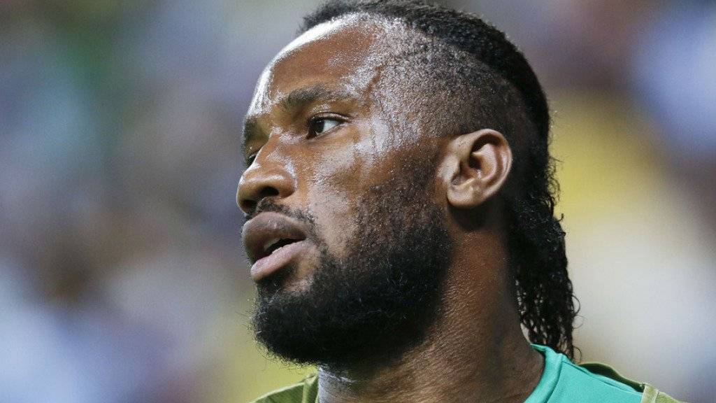 Fussballer Didier Zokora wirbt unfreiwillig für eine Creme zur Hautaufhellung: Der Afrikanier nimmt es gelassen, die Hautfarbe spiele doch ohnehin keine Rolle (Archiv).