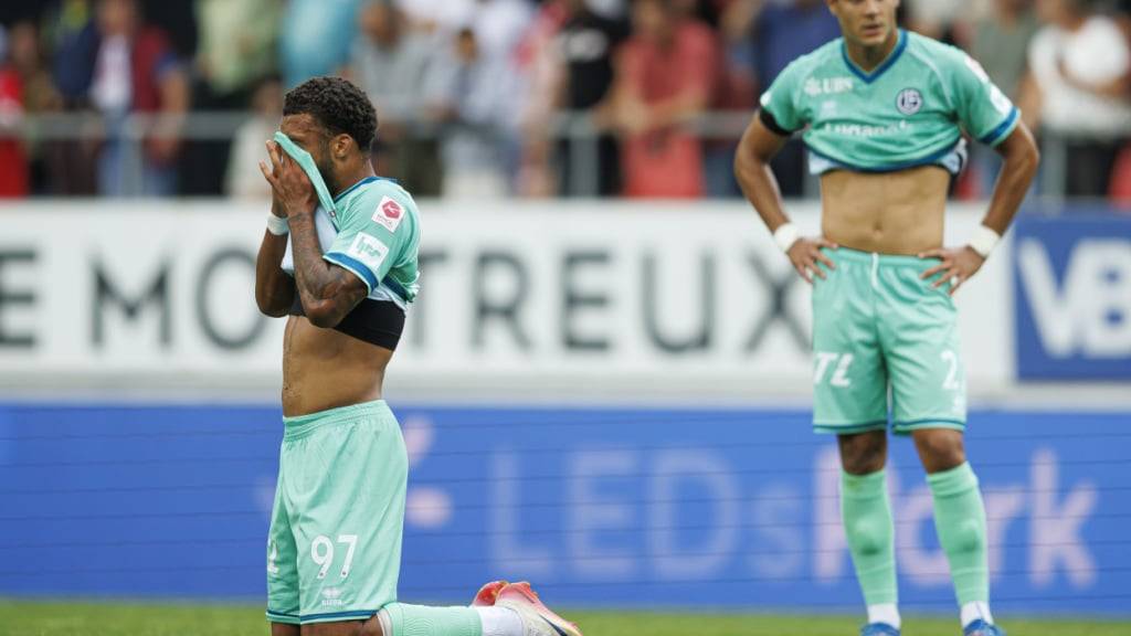 Angezählt und am Boden: Luganos Alexandre Duville-Parsemain (li.) und Daniel Dos Santos möchten sich nach dem 0:4-Debakel beim FC Sion am liebsten im Boden verkriechen
