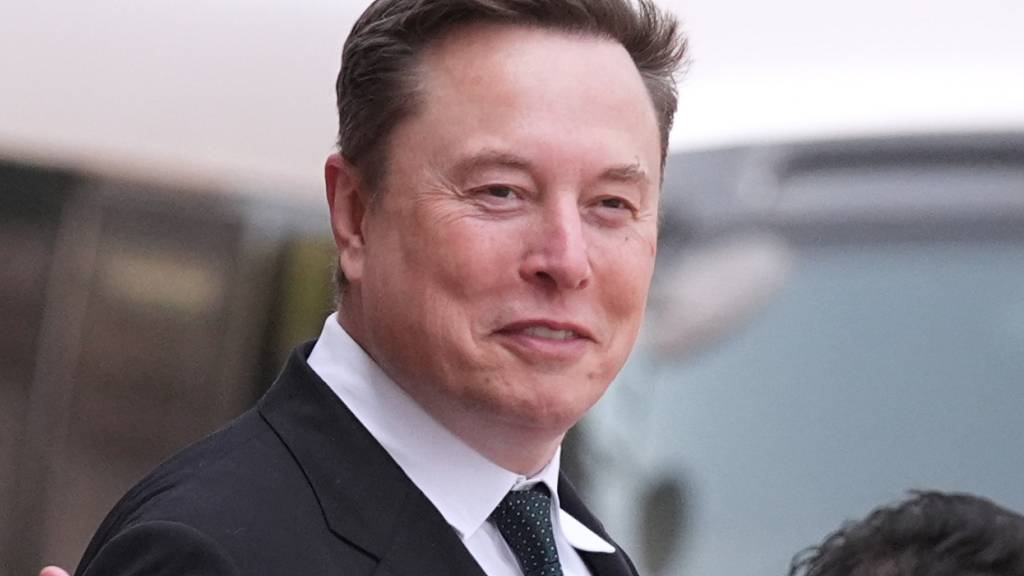 Musk lässt Wettbewerbsklage gegen Apple fallen