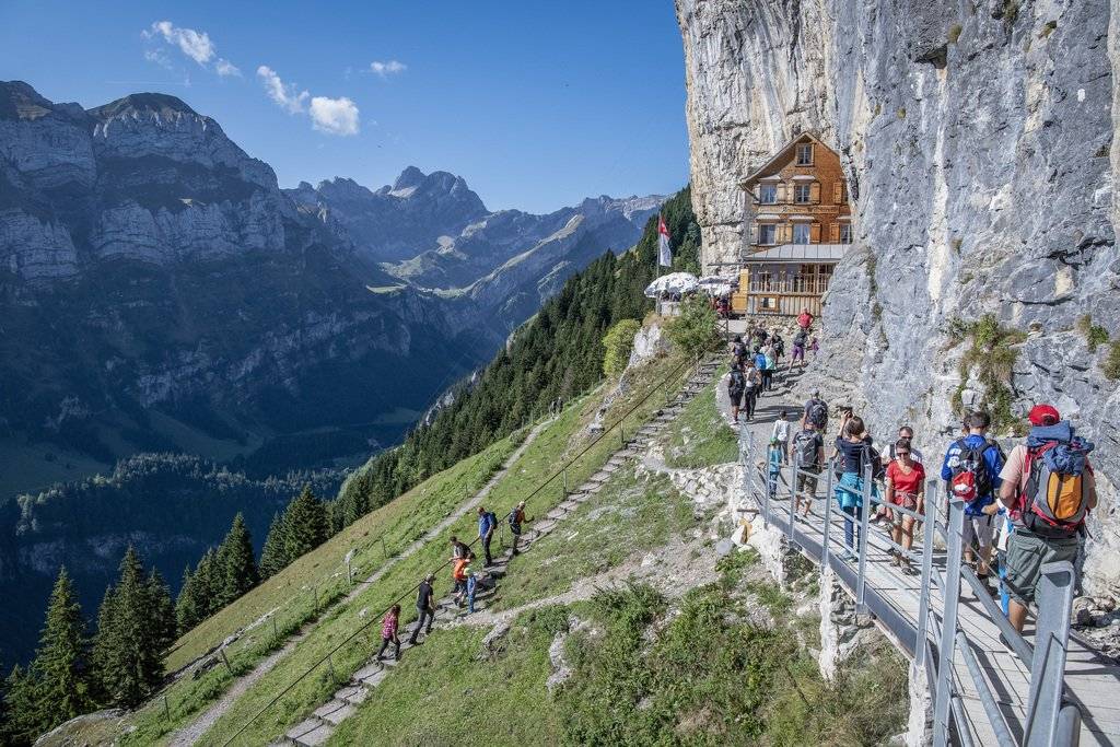 Ab Mai wieder offen: das Berggasthaus Äscher.  Bild: Keystone/Melanie Duchene