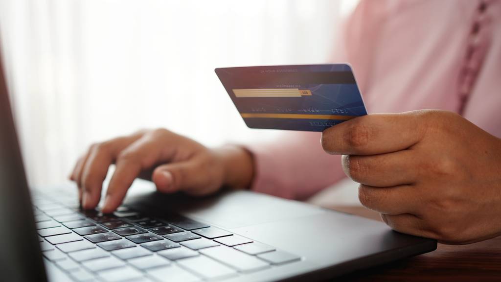 Achtung: Bei solchen Onlineshops solltest du deine Kreditkarte besser nicht zücken.