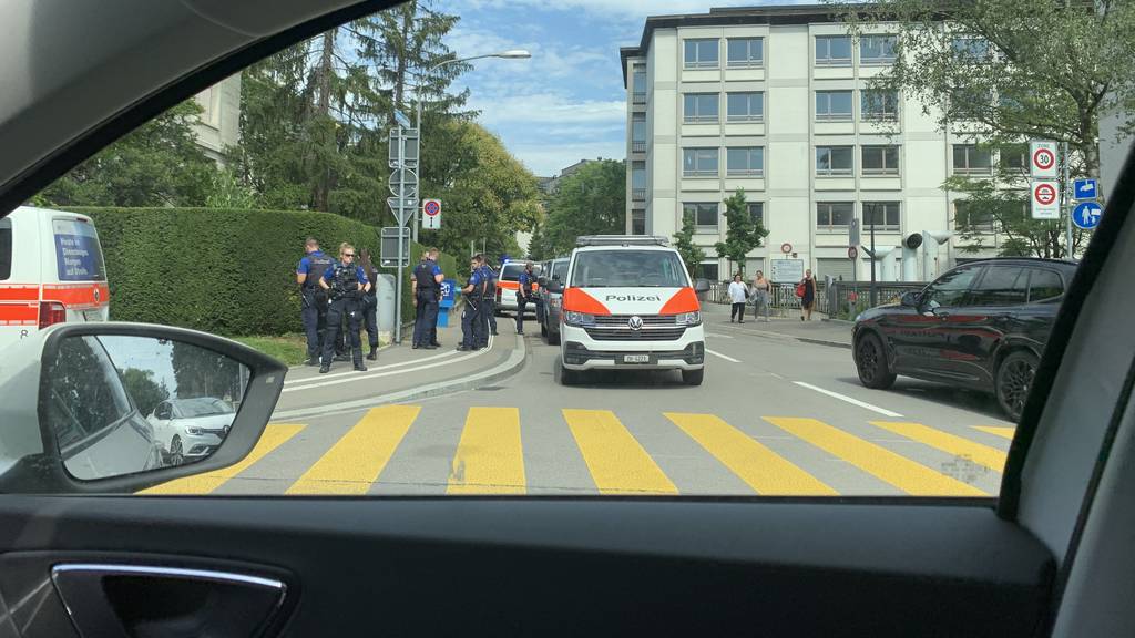 Polizei führt zwei Personen nach Streit in Zürich ab