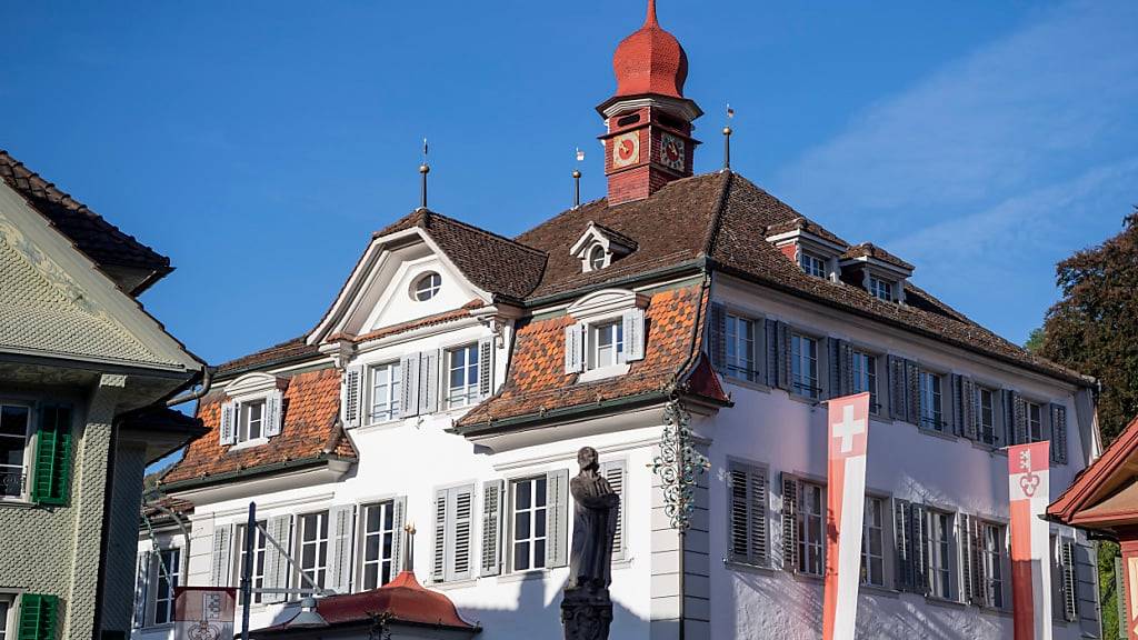 Im Rathaus im Dorfzentrum von Sarnen findet am Freitag die Juni-Session des Kantonsparlament statt. (Archivbild)