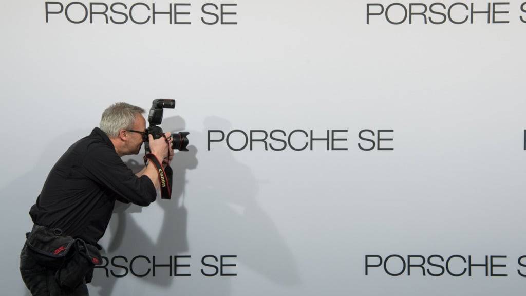 Die von den Familien Porsche und Piech kontrollierte VW-Dachgesellschaft schreibt tiefrote Zahlen. (Archivbild)