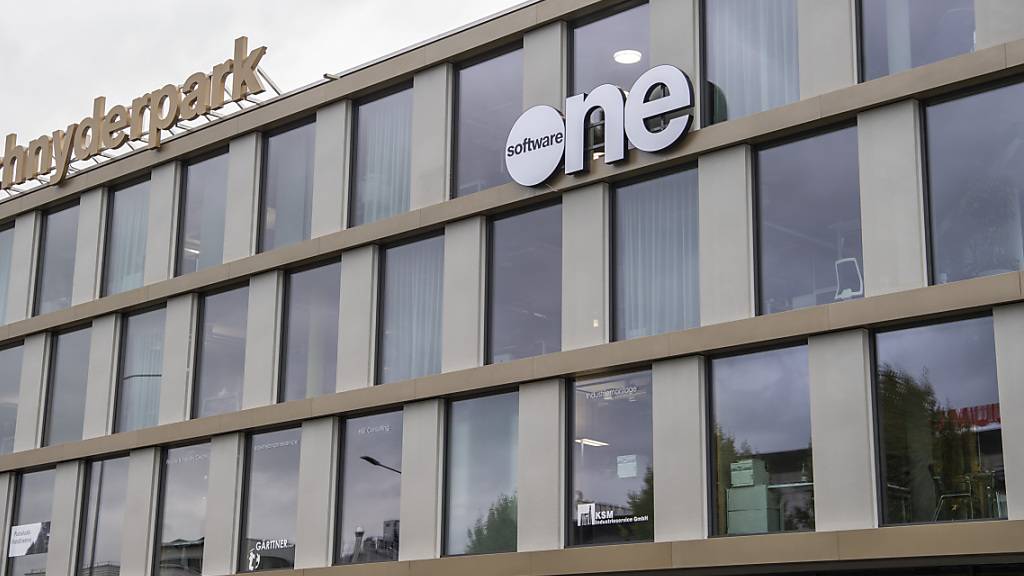 Das Logo von SoftwareOne am Hauptsitz in Stans. (Archivaufnahme)