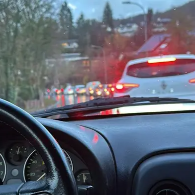 Baden versinkt im Verkehrschaos: Pendler stehen bis zu 40 Minuten im Stau