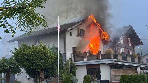 Mehrfamilienhaus in Sisikon durch Brand beschädigt – niemand verletzt