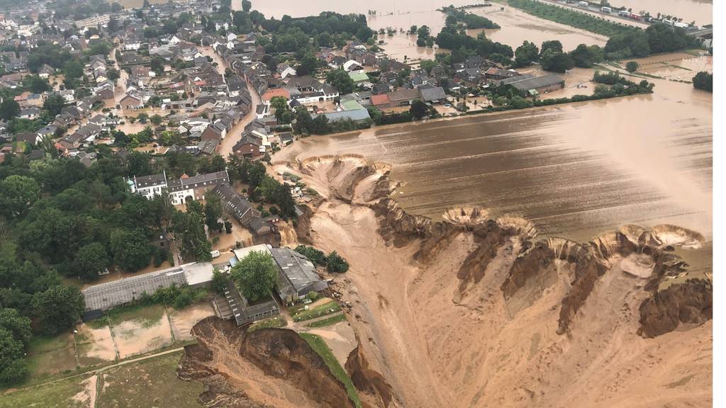 93 Tote bei Hochwasser in Deutschland - Dramatische Lage in Erftstadt