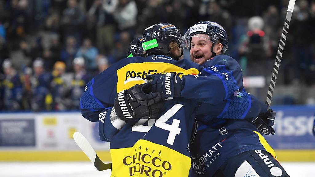 Sehen ihre mittelfristige Zukunft in der Leventina: Ambri-Piotta verlängerte die Verträge mit André Heim (li.), Dominic Zwerger und Rocco Pezzullo (nicht im Bild)