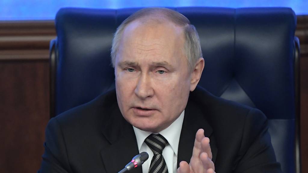 Wladimir Putin spricht während einer Sitzung. (Archivbild) Foto: Sergey Guneyev/Pool Sputnik Kremlin/AP/dpa