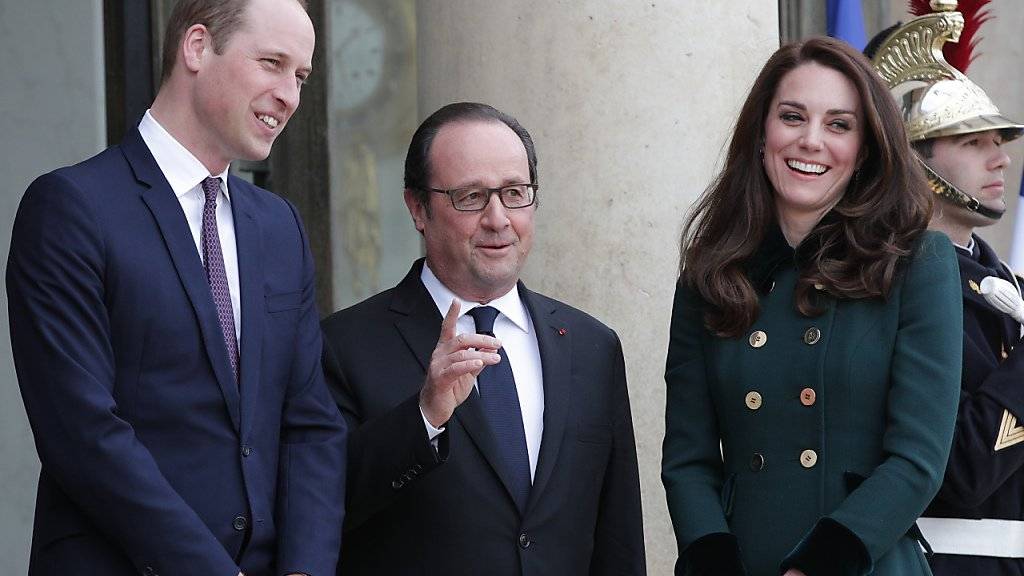 Frankreichs Präsident François Hollande empfängt Prinz William und Ehefrau Kate im Elysée
