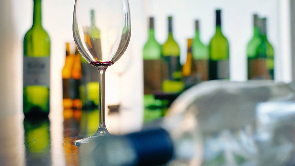 Immer weniger Personen trinken in der Schweiz täglich Alkohol