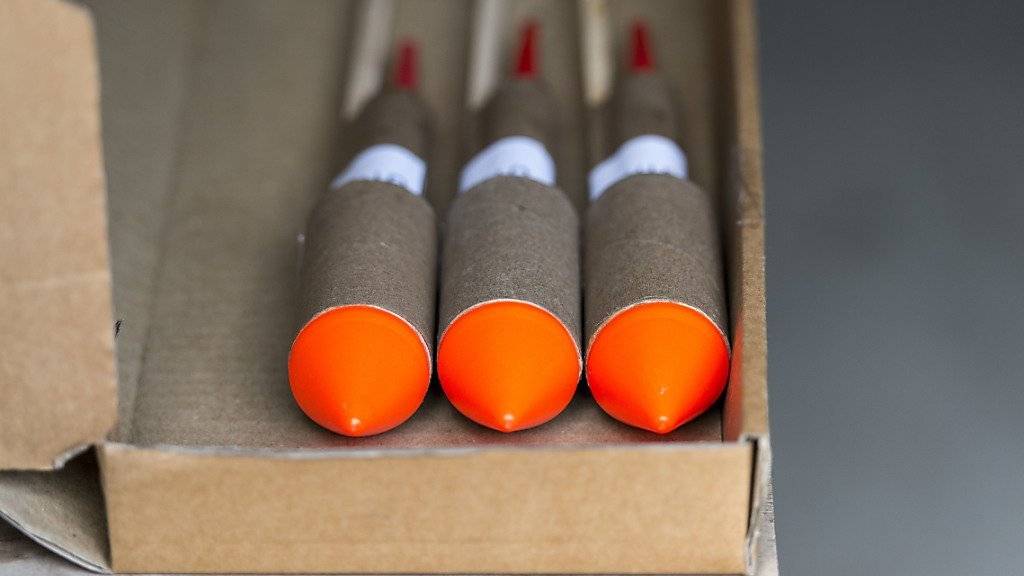 Hunderte solcher Raketen haben Polizisten in den Kellerabteilen von einem Berliner gefunden. (Symbolbild)