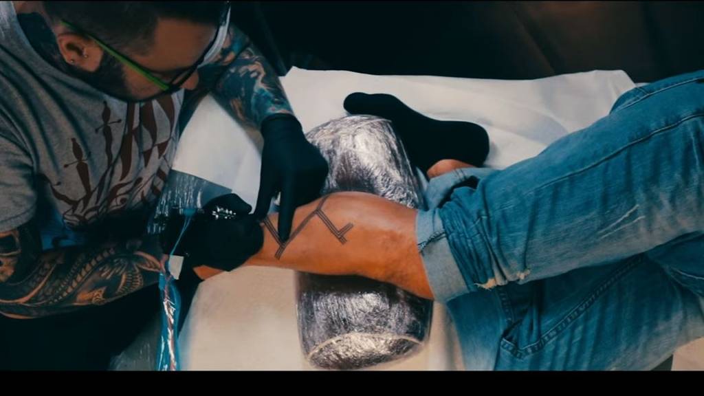 «Baba Shrimps»-Tattoo für Pilatus-Hörer Roger