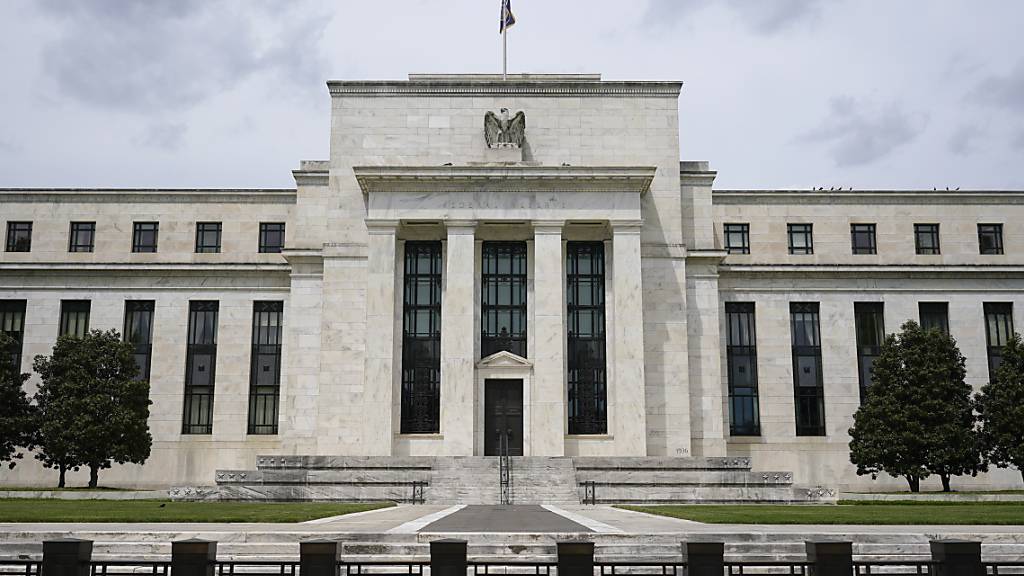 Dass die US-Notenbank Federal Reserve in Washington D.C. den Leitzins unverändert lassen würde, war erwartet worden. (Archivbild)