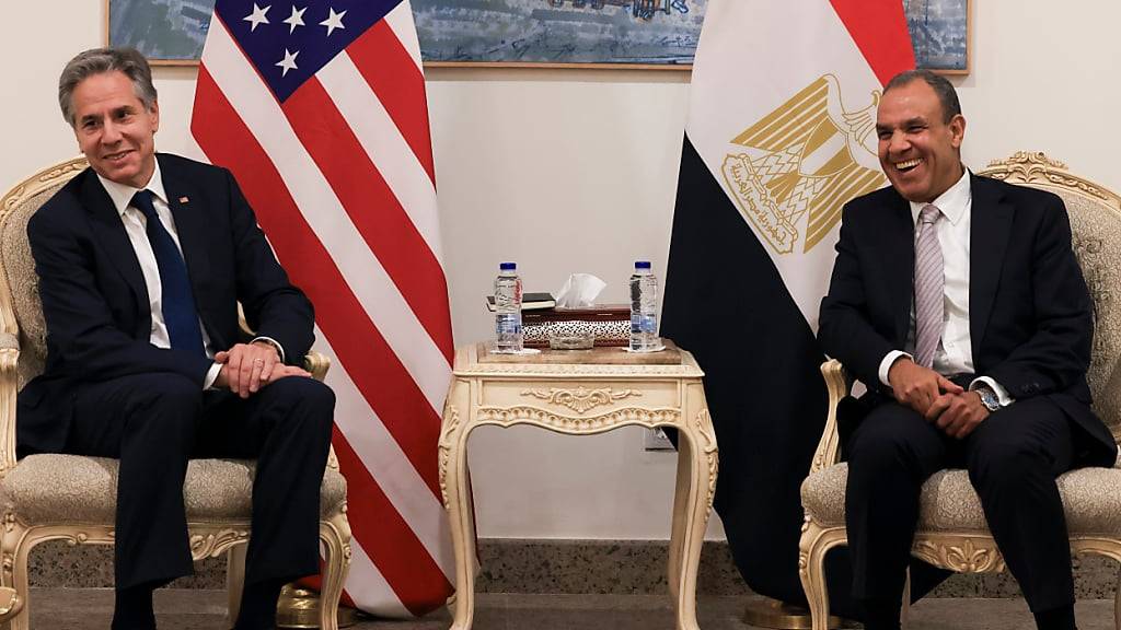 dpatopbilder - US-Außenminister Antony Blinken mit dem ägyptischen Außenminister Badr Abdelatty zu Gesprächen zum Nahostkonflikt. Foto: Kevin Mohatt/Pool Reuters/AP/dpa