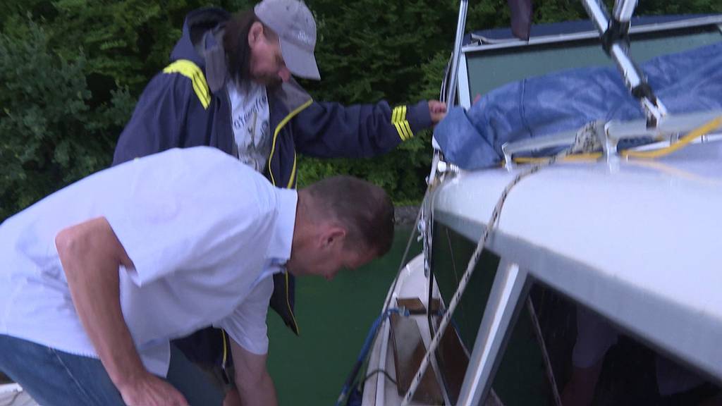 Tennwil: Vandalen lösen Boote vom Steg – Schäden und Ärger für Bootsbesitzer