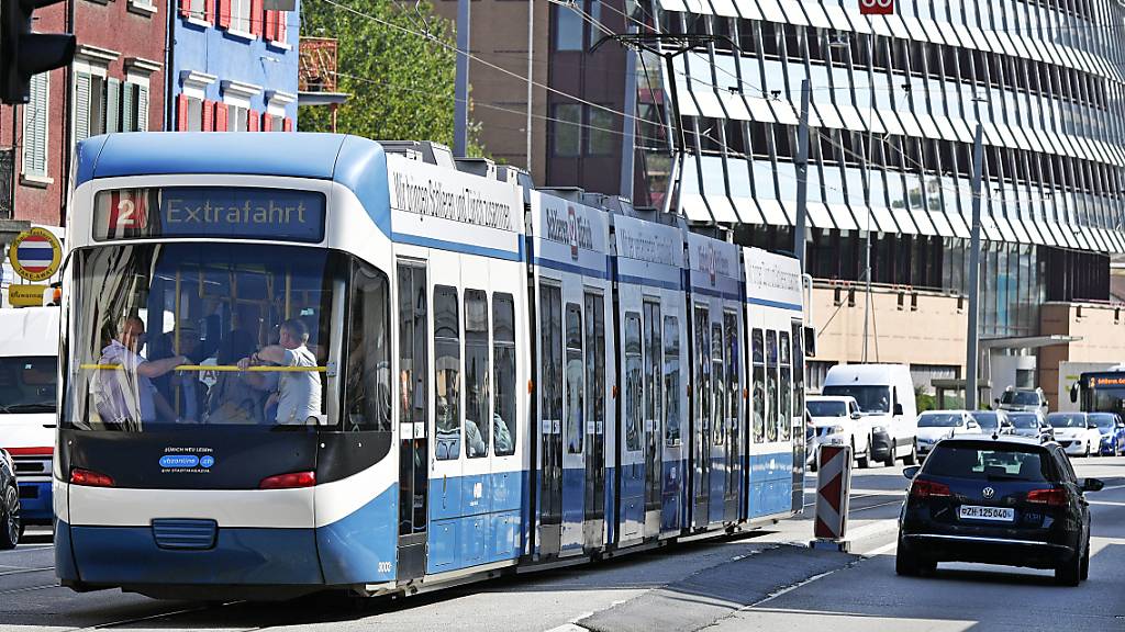 Ab Dezember steigen die Preise im Zürcher Verkehrsverbund (ZVV) um durchschnittlich 3,4 Prozent. (Symbolbild)