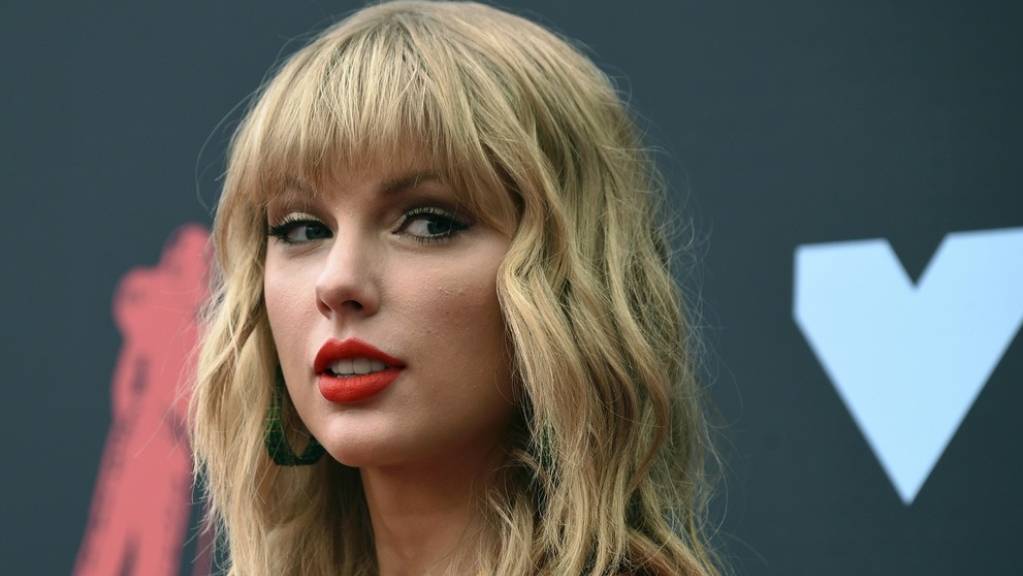 Sieht wieder klar: US-Sängerin Taylor Swift hat sich einer Augenoperation unterzogen.