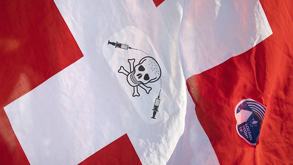 Zunehmend vergiftetes Klima in der Schweiz im Laufe der Coronakrise. Die Intoleranz der Menschen untereinander hat laut einer Umfrage zugenommen, etwas weniger bei den Geimpften, etwas mehr bei den Ungeimpften. (Archivbild)