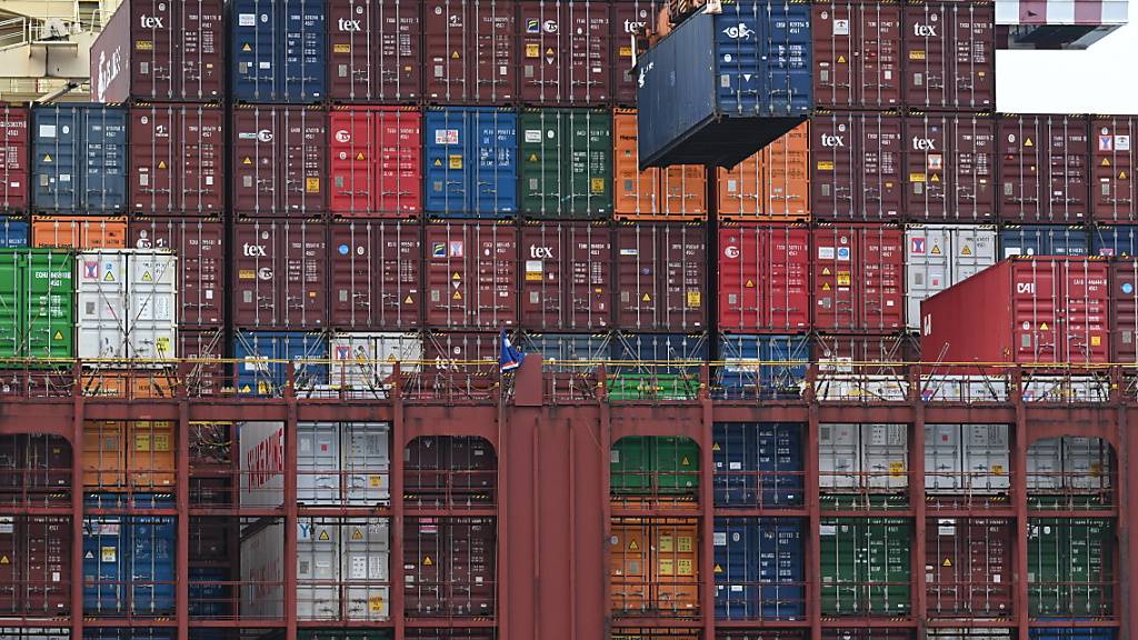 Die Konjunkturaussichten für die Schweiz sind im November nach Einschätzung von Finanzanalysten nicht mehr ganz so düster. Dennoch verharrt der Index im negativen Bereich und deutet entsprechend nach wie vor auf eine Eintrübung hin. (Symbolbild)