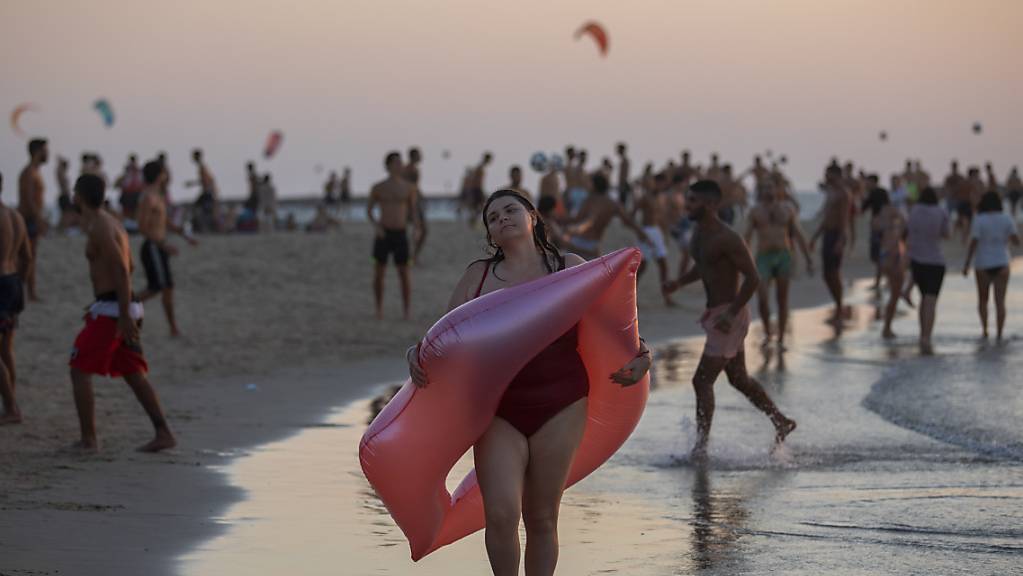 Der Strand darf in Israel im Zuge der Lockerungen wieder besucht werden.