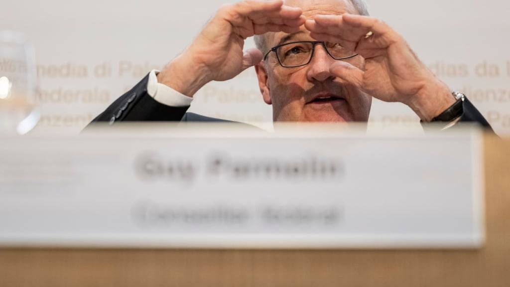 Bundesrat Guy Parmelin weist Kritik am Zoll-Deal mit den USA zurück. Es handle sich um pure Realpolitik, sagte er in der Samstagsrundschau von Radio SRF.