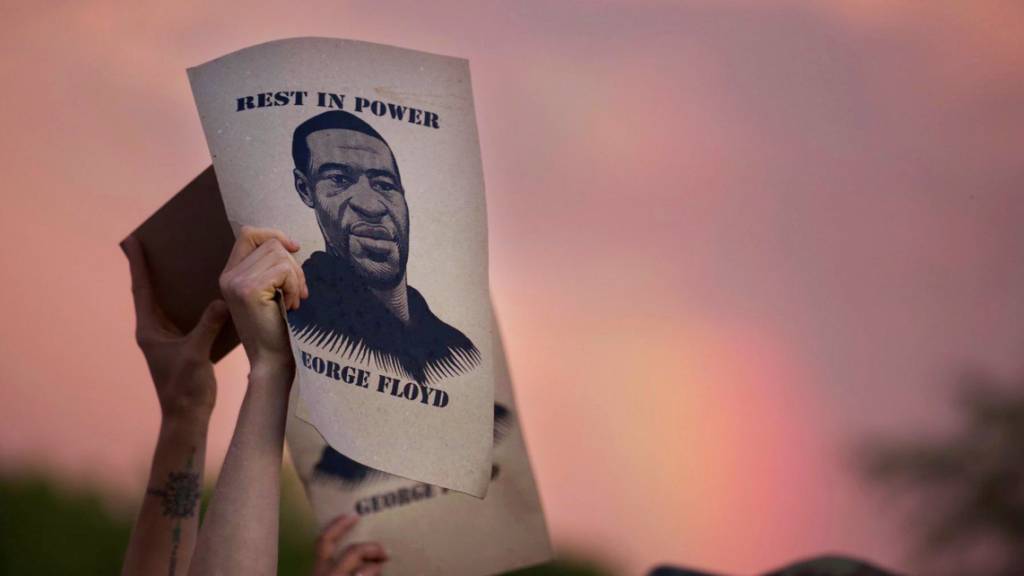 ARCHIV - Protest in Minneapolis mit einem Porträt von George Floyd. Foto: Christine T. Nguyen/Minnesota Public Radio/AP/dpa