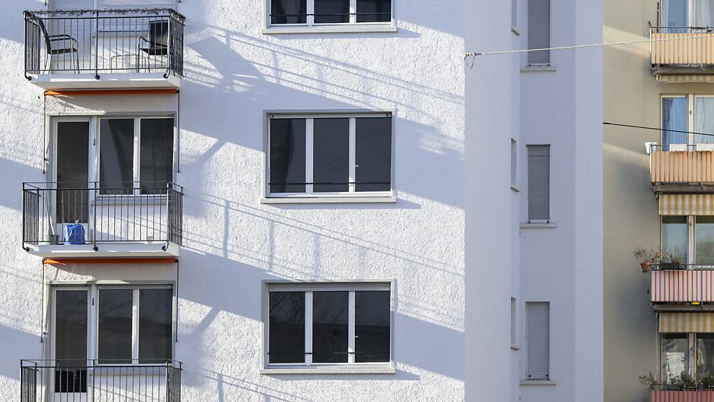 Die Preise für Einfamilienhäuser sind in der Schweiz im August leicht gestiegen, ebenso jene für Wohnungen. (Archivbild)