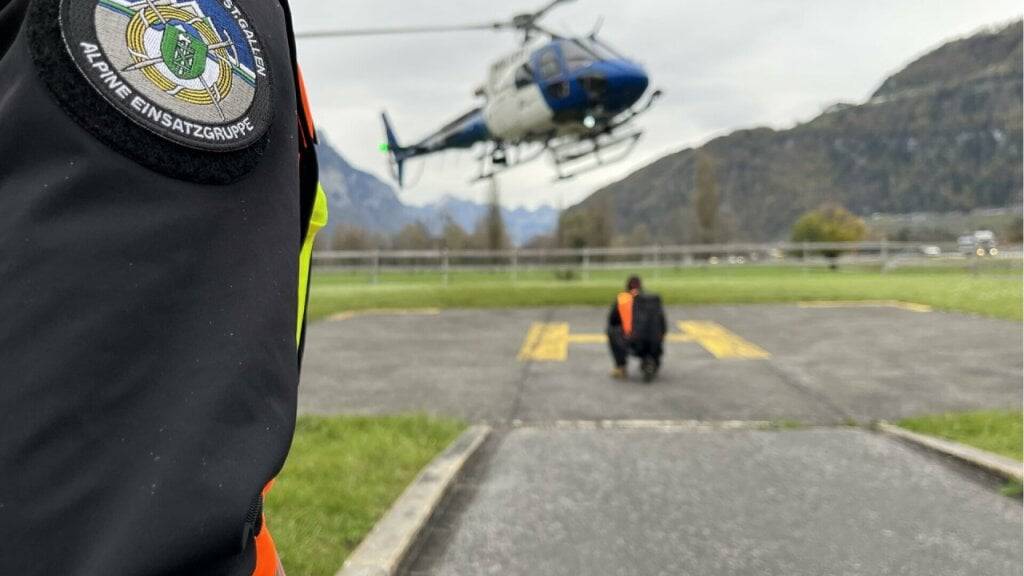 Der verletzte Gleitschirmpilot wurde mit einem Helikopter ins Spital geflogen. (Symbolbild)