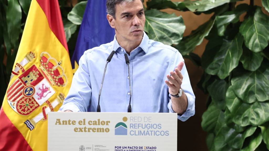 Pedro Sánchez, spanischer Ministerpräsident, hält eine Rede während der Abschlusszeremonie zur Gründung des «Climate Refuge Network» im Ministerium für ökologischen Wandel und demografische Herausforderungen. Das «Climate Refuge Network» ist Teil des staatlichen Pakts zum Klimanotstand. Foto: Eduardo Parra/EUROPA PRESS/dpa