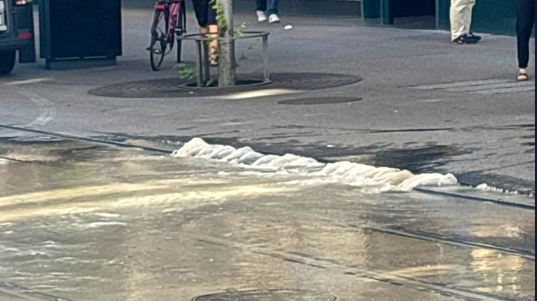 Wasserrohrbruch in der Bahnhofstrasse – Läden ohne Wasser