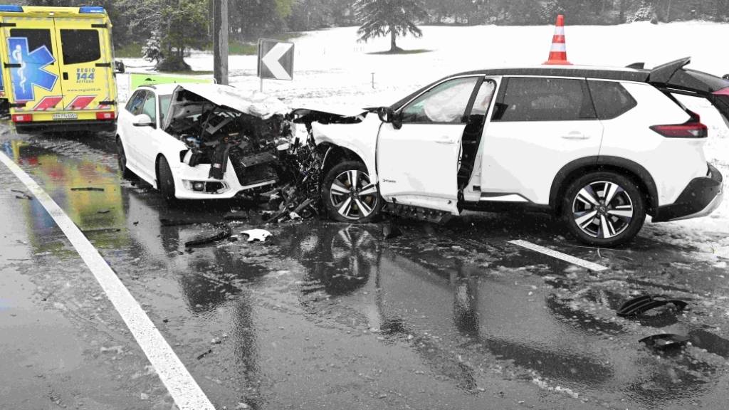 Bei der Frontalkollision in Ricken wurden sieben Personen verletzt, zwei davon schwer.