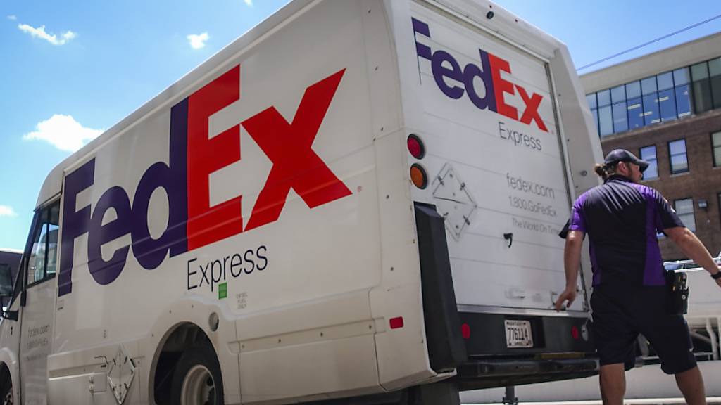 Transportdienstleistungen sind in der Coronavirus-Krise gefragt - der Anbieter Fedex verdoppelte im abgelaufenen Geschäftsquartal im Vorjahresvergleich den Konzerngewinn auf 1,3 Milliarden Dollar. (Archivbild)