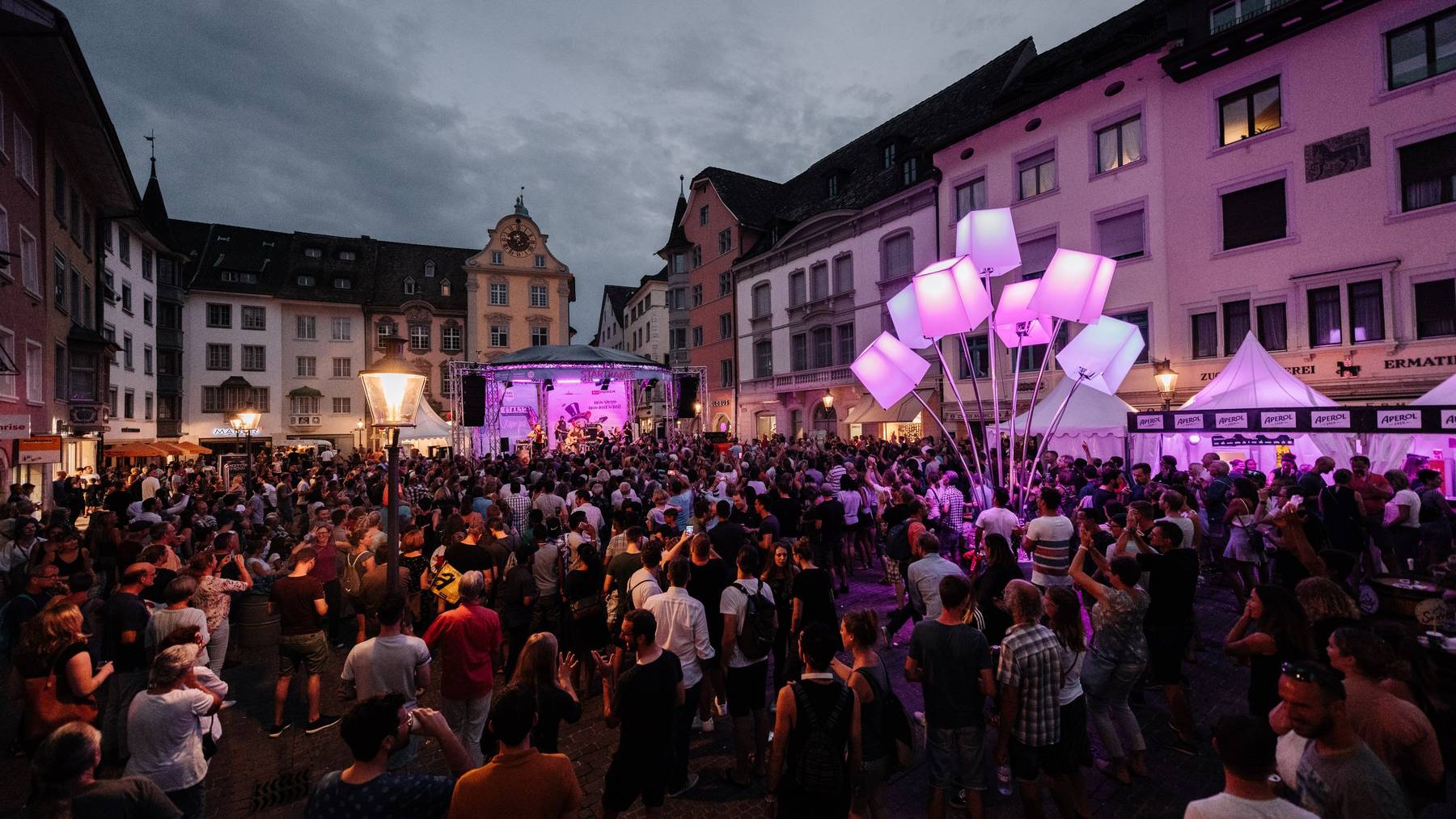 Unter freiem Himmel spielen dieses Jahr Amy MacDonald, Max Giesinger, James Bay oder Rae Garvey.