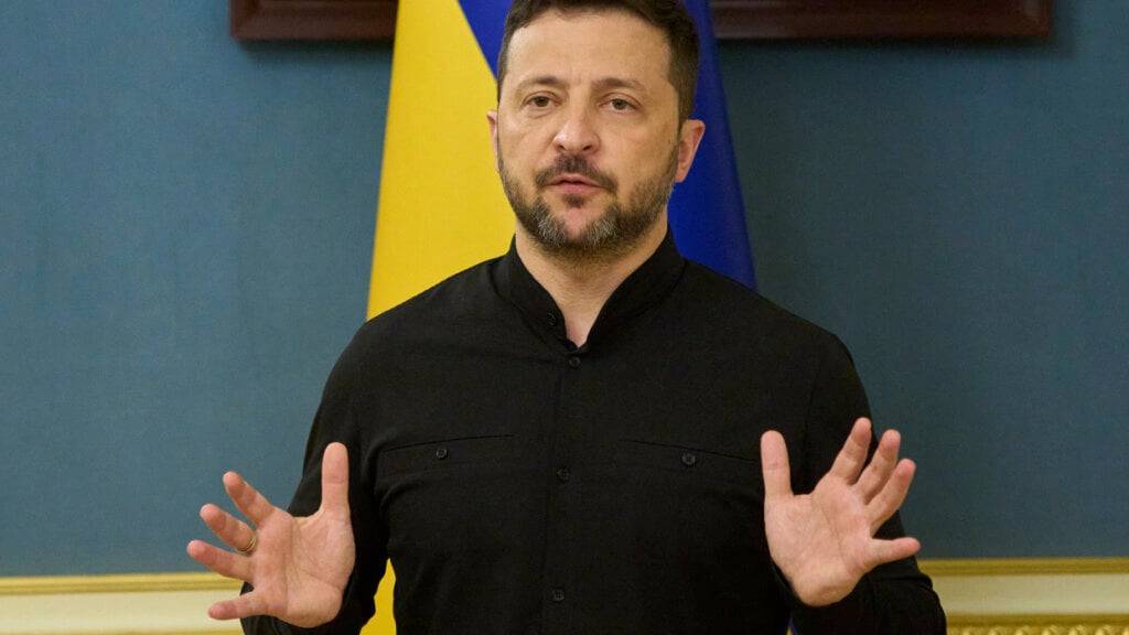 Der ukrainische Präsident Volodymyr Zelenskyy spricht während eines Pressebriefings. Foto: Efrem Lukatsky/AP/dpa
