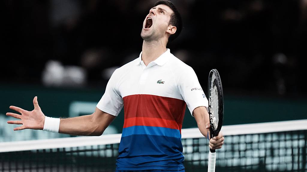 Novak Djokovic feiert in Paris seinen Halbfinalsieg über den Polen Hubert Hurkacz