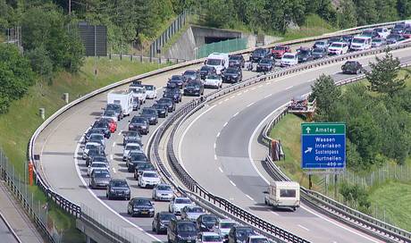 Fernweh nach Süden: Die Sommerferien beginnen mit Stau am ...