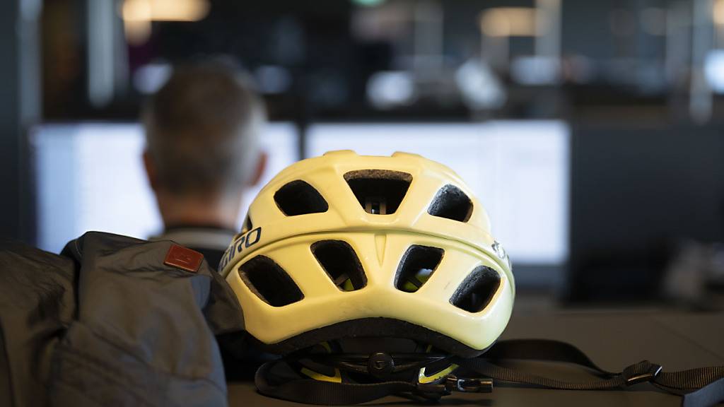 Drei von fünf setzen auf dem Velo einen Helm auf