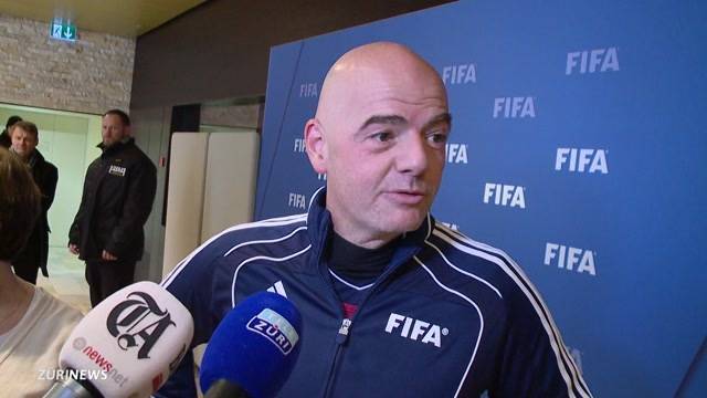 Infantino spielt Fussball