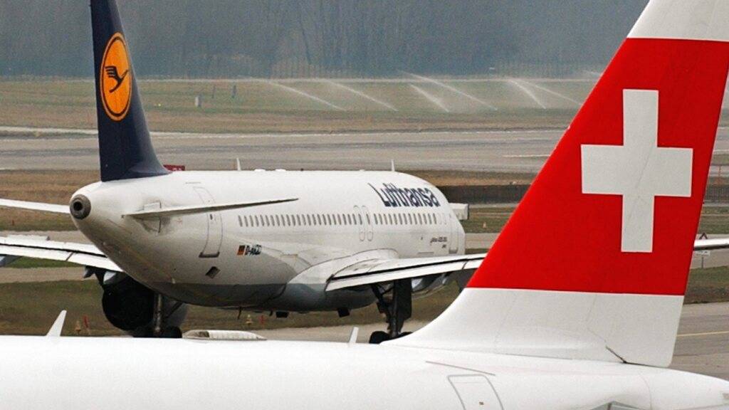 Die Lufthansa-Gruppe macht zur Umgehung von Turbulenzen während Flügen künftig bei der Datenplattform «IATA Turbulence Aware» mit. Auch die zum Konzern gehörenden Airlines Swiss und Edelweiss schliessen sich an. (Archivbild)