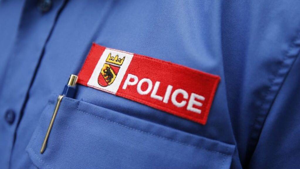 Die Kantonspolizei Bern sucht zwei Männer, die einen Rasthof überfallen hatten.