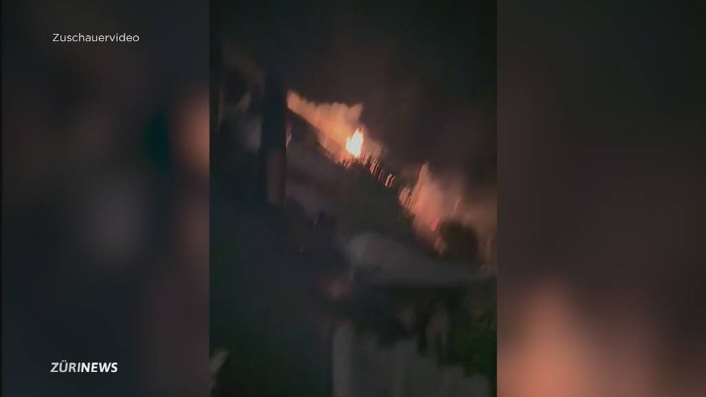 Brand im „Toblerone-Haus“ in Fehraltorf – fünf Gebäude evakuiert