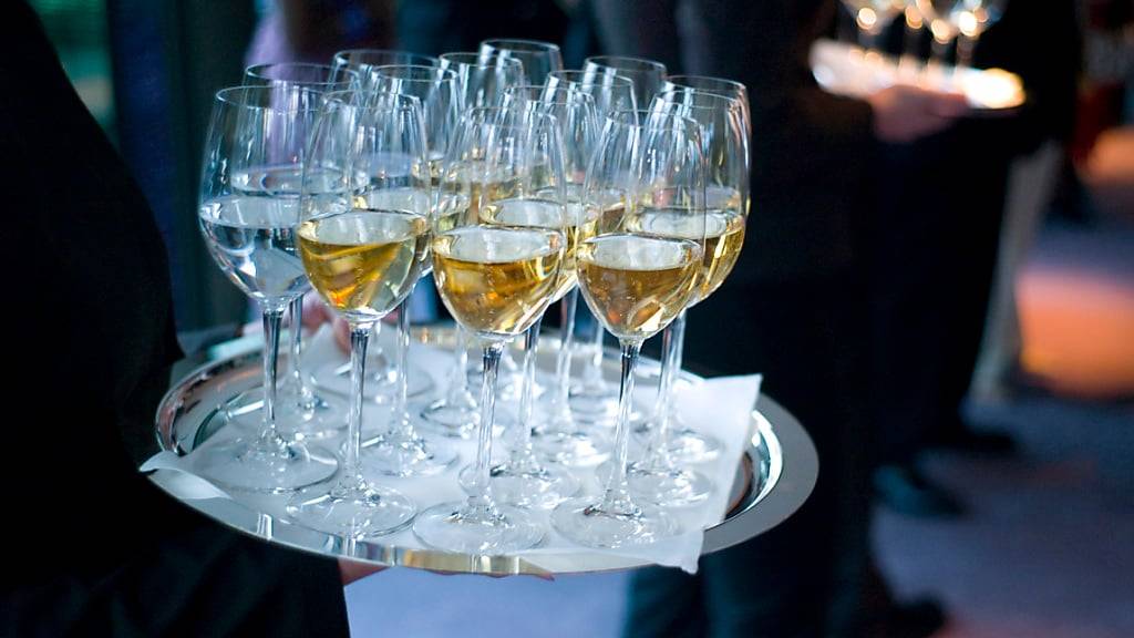 In Grossbritannien wurden am Dienstag die Steuern auf alkoholische Getränke angehoben. (Archivbild)