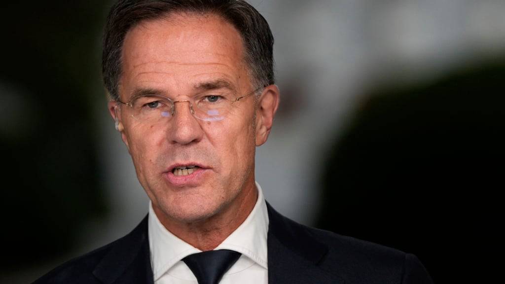 ARCHIV - Nato-Generalsekretär Mark Rutte spricht während eines Interviews mit Fox News am Weißen Haus. Foto: Julia Demaree Nikhinson/AP/dpa