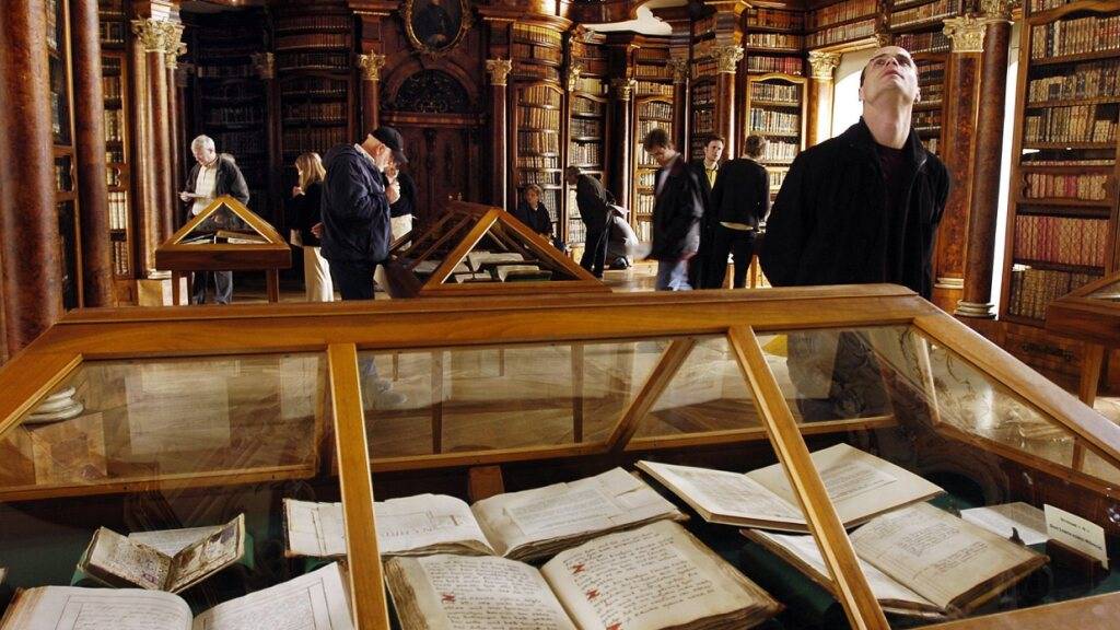 Handschriften aus der St. Galler Stiftsbibliothek reisen für eine Ausstellung zurück nach Irland. (Archivbild)