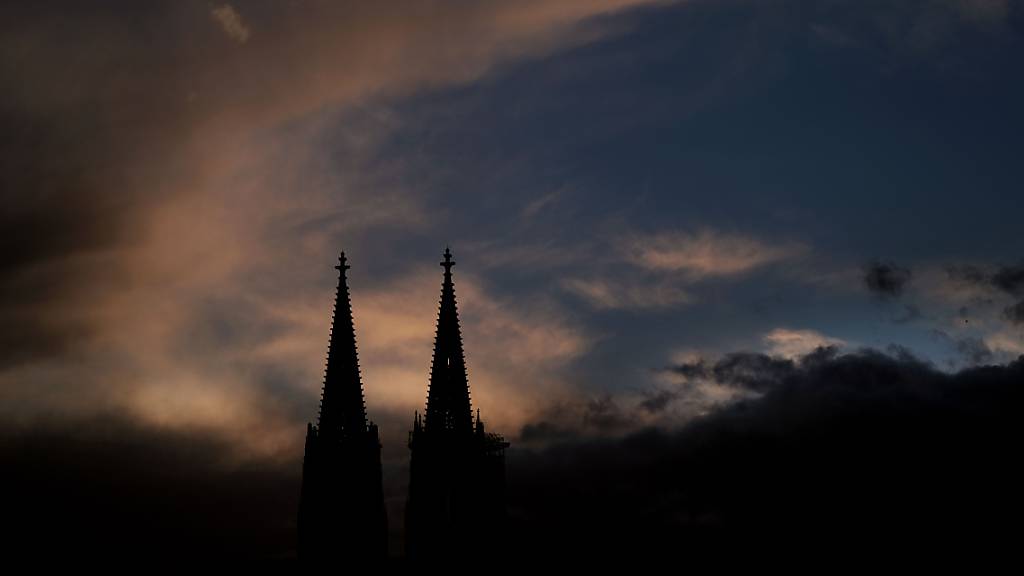 Der Haussegen im Erzbistum Köln hängt schief: Das zunächst zurückgehaltene Gutachten fordert einen Kulturwandel. Foto: Oliver Berg/dpa